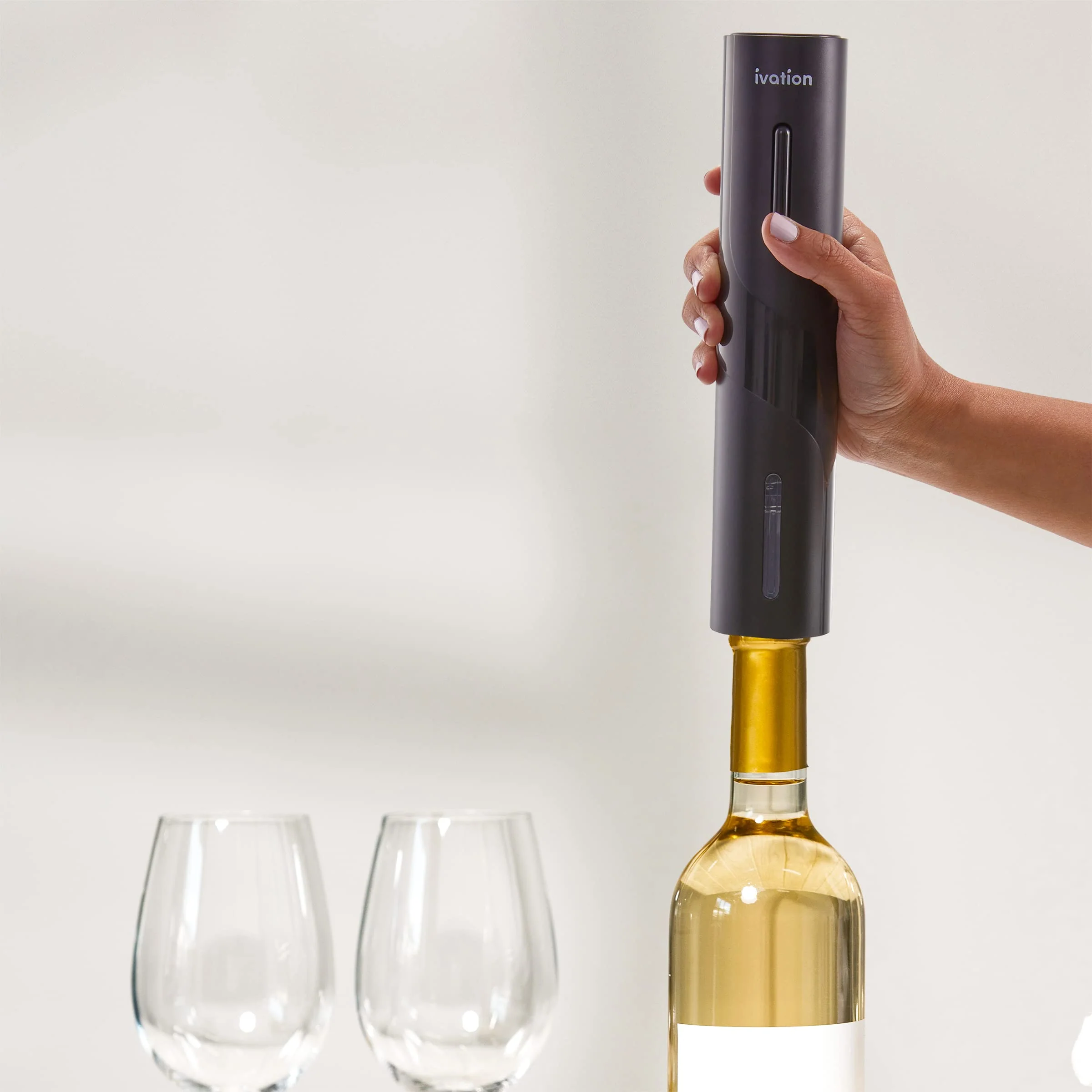 Ivation 7-Piece Wine Gift Set, Wine Set with Electric Wine Opener, Wine Aerator Pourer and More - Image 9